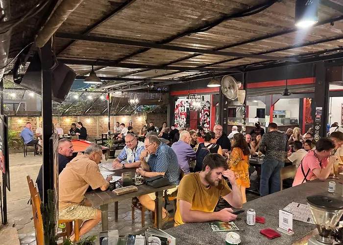 Pomme Brewhouse Hostel *
