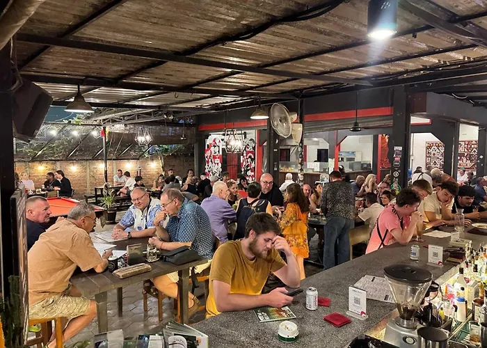 Pomme Brewhouse Hostel *