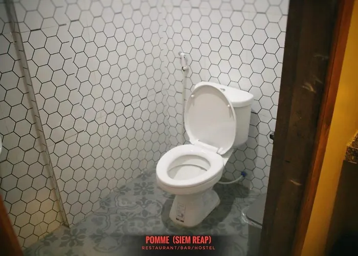 Pomme Brewhouse Hostel *