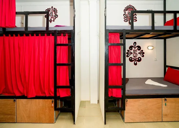 Pomme Brewhouse Hostel *